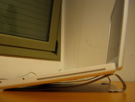 soporte macbook lateral